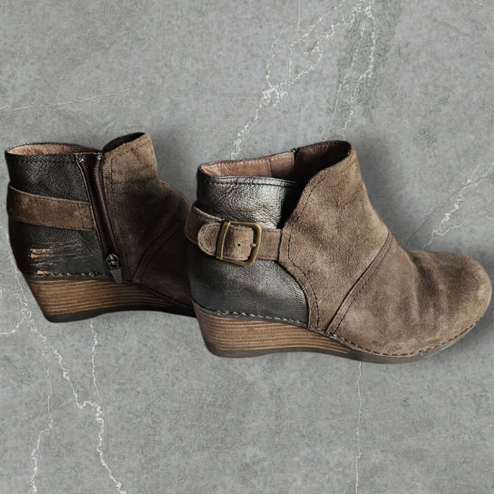 Dansko two tone brown taupe suede leather booties with buckle detail Womens 8 - Picture 5 of 11